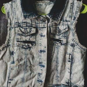 Cropped+Distressed acid wash vest
